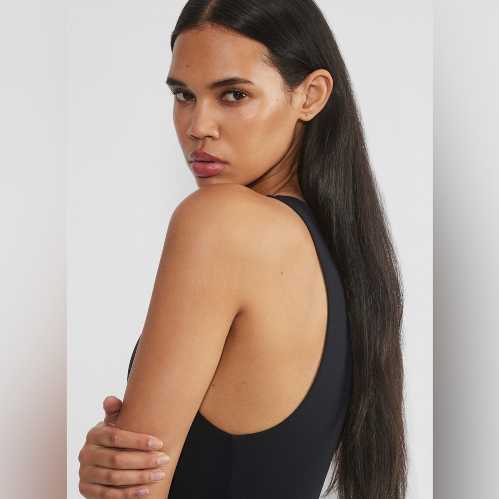 Aritzia Babaton Contour ‘90s Bodysuit